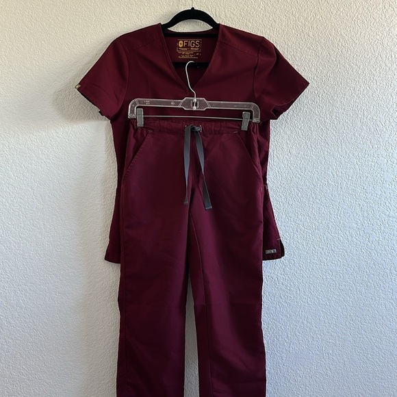 Figs set of Casma 3 pocket top and pants - Picture 2 of 11